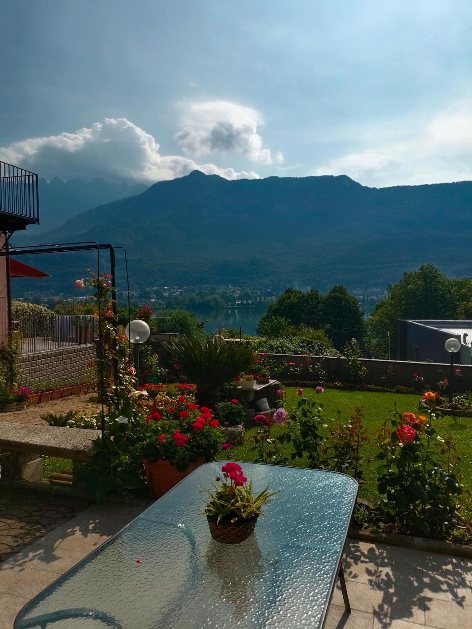 Le Rose Sul Lago Pescate Exterior photo